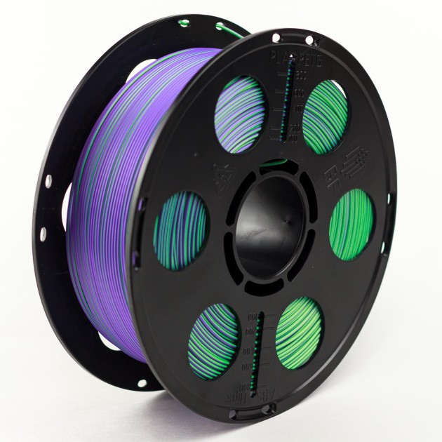 Трехцветный PLA шелк фиолетовый зеленый желтый пластик Bestfilament для 3D-принтеров 1 кг (1,75 мм) Трехцветный PLA Bestfilament— это новый пластик, в котором три цвета сплетены в один пруток. Заправьте катушку и наблюдайте, как ваш 3D-принтер создает градиентные переходы и живые переливы цвета на каждой модели без смены нити и постобработки. Идеальное решение для проектов, где важна эстетика.